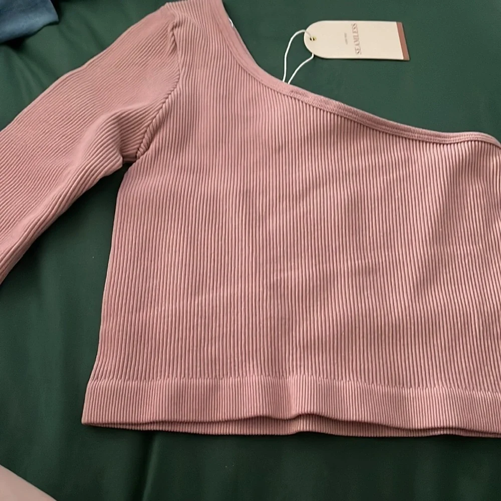 Medium pink stone solid print cold shoulder crop
